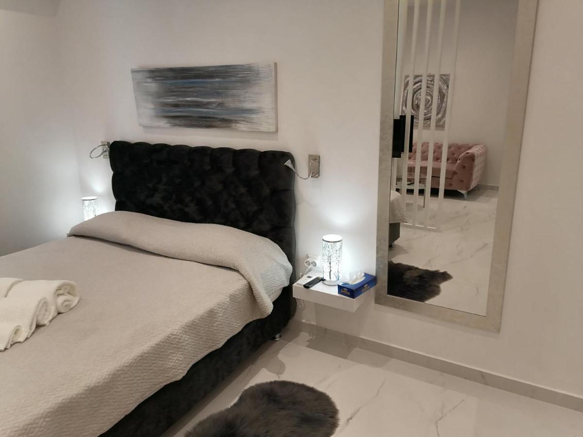 The Syntagma Luxury Suite Athens Exterior photo
